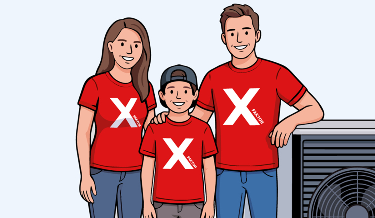 Familie mit einem X auf roten Shirts stehen vor einer Wärmepumpe